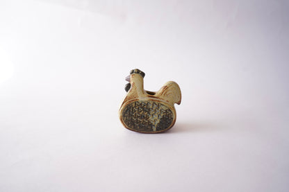 Vase A small chicken