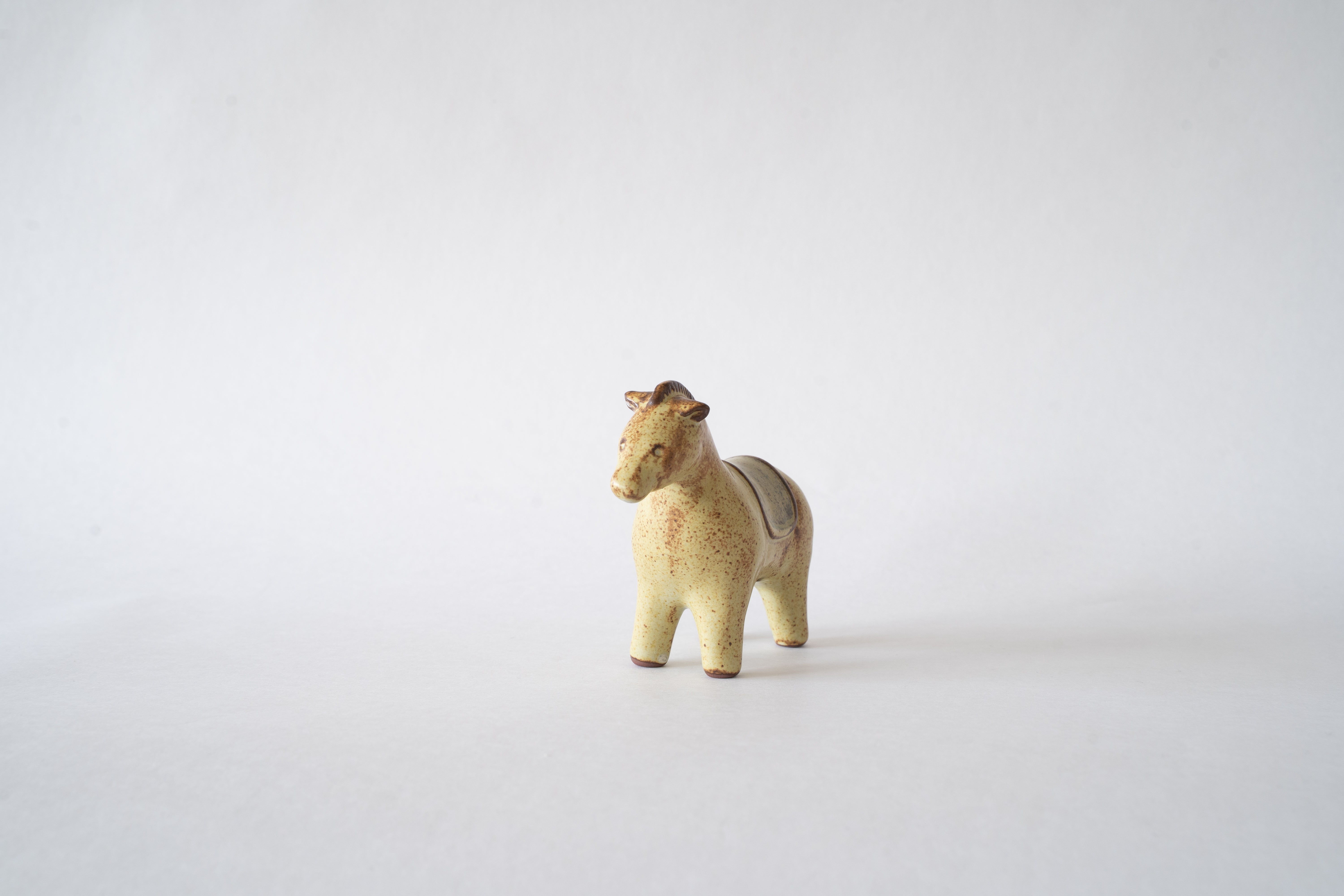 A wooden horse – Masukichi -Pottery & Souvenir- ますきち 瀬戸焼