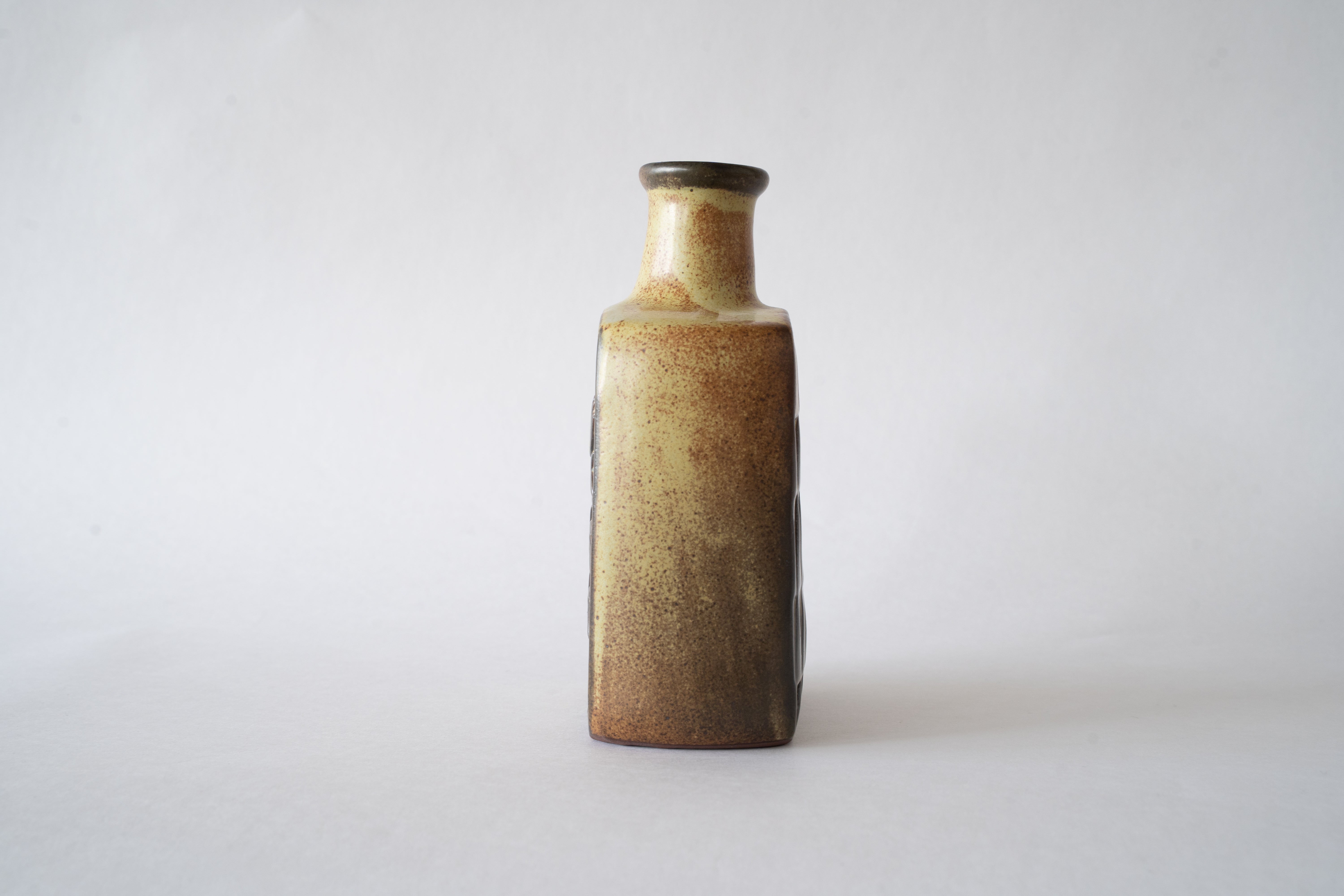 triangle and bird relief – Masukichi -Pottery & Souvenir- ますきち