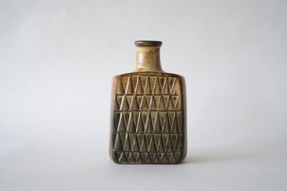 triangle and bird relief　